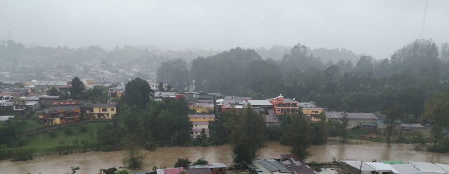 Daños causados por los huracanes Eta e Iota en la ciudad guatemalteca de San Pedro Carcha.