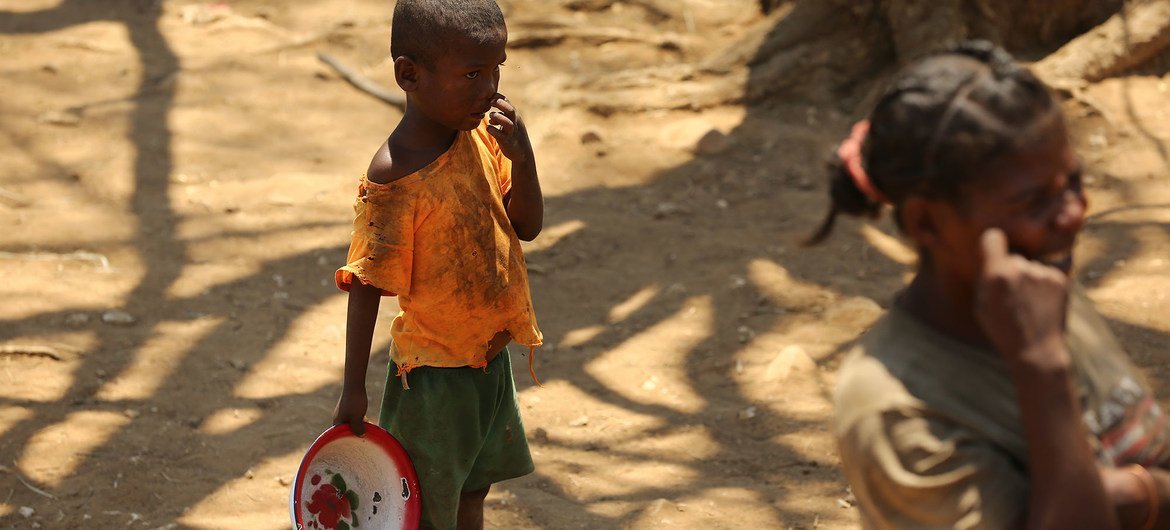 A Madagascar, les effets combinés de la sécheresse, de la Covid-19 et de la recrudescence de la violence ont miné une sécurité alimentaire déjà fragile de la population du sud du pays.