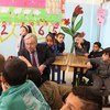 Le Secrétaire général de l'ONU, António Guterres, lors d'une visite dans une école gérée par l'UNRWA en Jordanie.