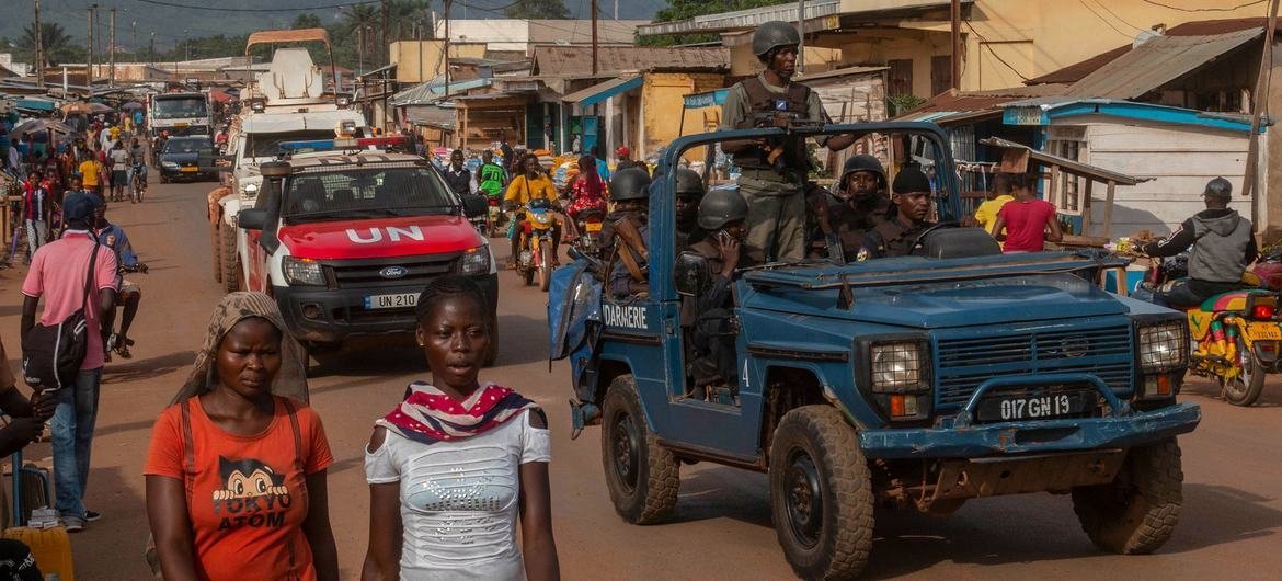 MINUSCA peacekeepers and Central African defence and security forces patrol Bangui (file photo).