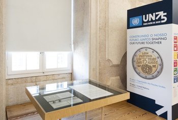 Moeda comemorativa dos 75 anos das Nações Unidas - emitida por Portugal e que está já em circulação por toda a Zona Euro.