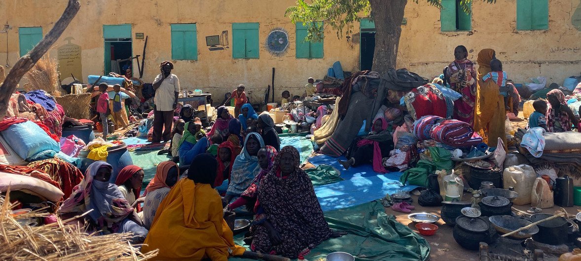 La violencia entre comunidades en el estado sudanés de Darfur occidental ha obligado a muchas personas a huir de sus hogares en los alrededores de la ciudad de El Geneina. 