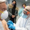 António Guterres recebendo primeira dose da vacina contra a Covid-19 em Nova Iorque