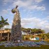 Un monument de 30 pieds de haut intitulé « Fermez le robinet du plastique », réalisé par l'artiste et militant canadien Benjamin von Wong, se trouve à l'extérieur du site de l'Assemblée de l'ONU sur l'environnement à Nairobi, au Kenya.