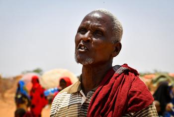 Ahmad Hassan Yarow mwenye umri wa miaka 70 katika kambi ya wakimbizi wa ndani Luuq nchini Somalia