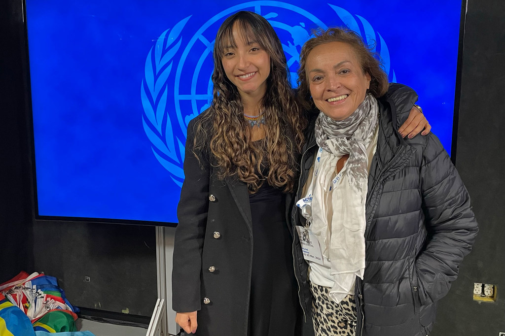 Fatima Muriel y Natalia Daza visitan el estudio de Noticias ONU en Nueva York.