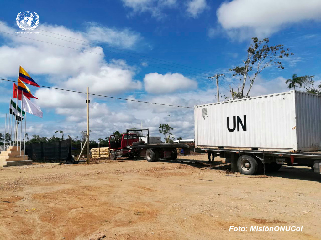 Las FARC en Putumayo entregaron sus armas en 2017 como parte del Acuerdo de Paz de Colombia. Aquí la ONU las transporta en un contenedor.