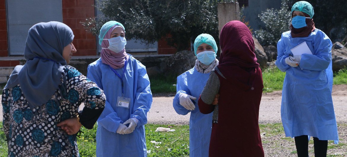 في سوريا، هناك مخاوف بشأن وضع النساء والفتيات اللواتي يضطررن إلى البقاء في المنزل بسبب جائحة كوفيد-19.