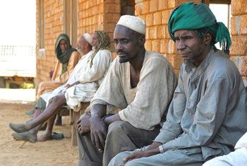In south Darfur, Sudan, Ambororo nomadic tribesmen wait for transport to the Blue Nile State. (file)