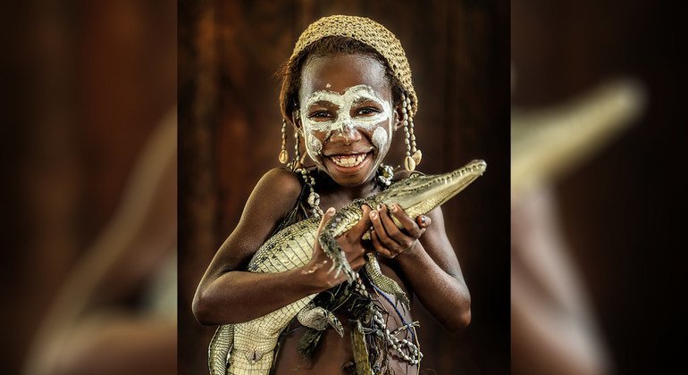 فتاة سيبيك بابوان أمبونتي، نهر سيبيك الشرقية، بابوا غينيا الجديدة 