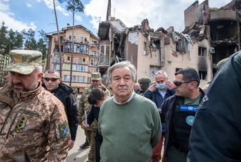 Le Secrétaire général de l'ONU, António Guterres, à Irpin, en Ukraine.
