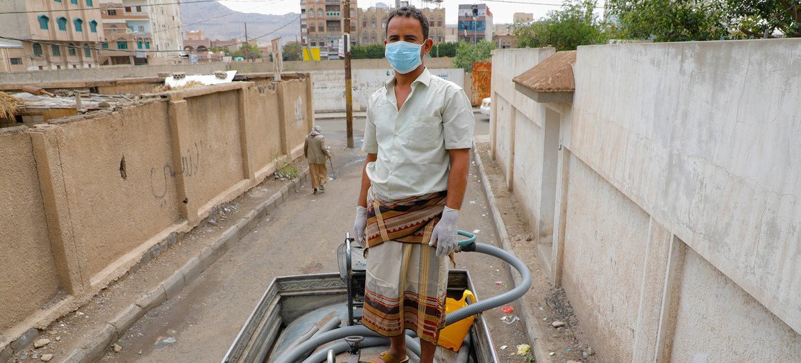 A man works on a water truck delivering water to communities in Sana'a, Yemen, where UNICEF is providing families with access to clean water during the COVID-19 pandemic.