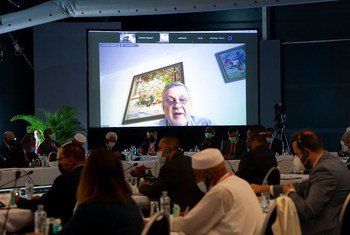 يان كوبيش، مبعوث الأمم المتحدة الخاص إلى ليبيا، يخاطب ملتقى الحوار السياسي الليبي المنعقد في سويسرا عبر تقنية الفيديو.