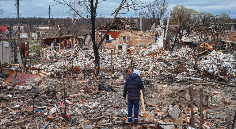 乌克兰切尔尼戈夫郊区诺沃肖利夫卡，被冲突摧毁的房屋。