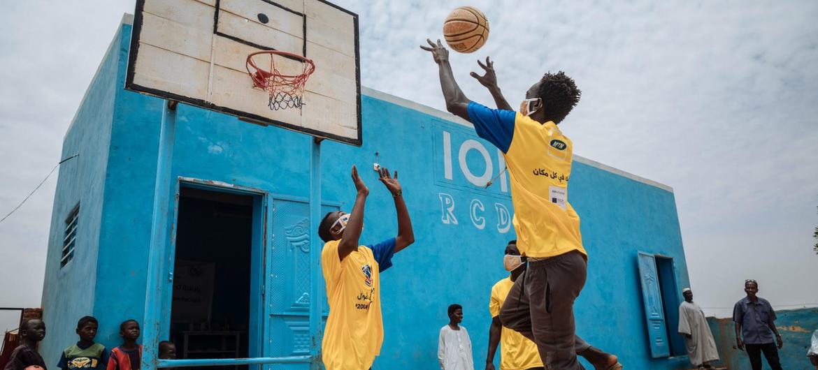 As part of community reintegration, IOM partnered with a local NGO to rehabilitate a multi-purpose community center in Khartoum, Sudan and aims to support host communities and returnees in the area.