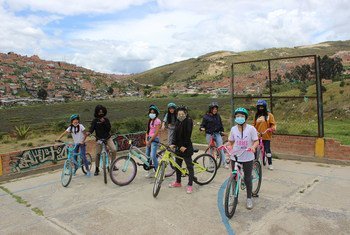 Además de empoderarlas, las bicicletas enseñan a las niñas a trabajar en equipo y fortalecen su hermandad.