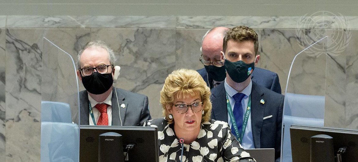 السيدة جيرالدين بيرن ناسون، الممثلة الدائمة لأيرلندا لدى الأمم المتحدة ورئيسة مجلس الأمن لشهر أيلول/سبتمبر.