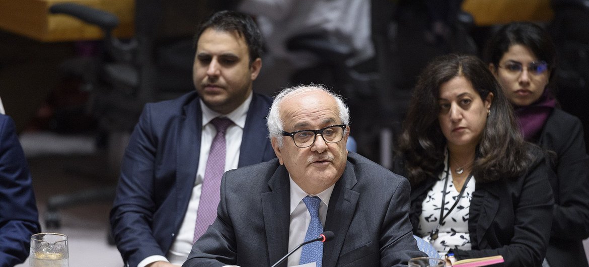 رياض منصور، مراقب فلسطين الدائم لدى الأمم المتحدة، يقدم إحاطة أمام مجلس الأمن حول الوضع في الشرق الأوسط بما فيها القضية الفلسطينية