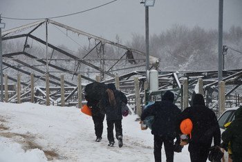 В конце декабря пожар практически полностью уничтожил палаточный лагерь в Липе в Боснии и Герцеговине