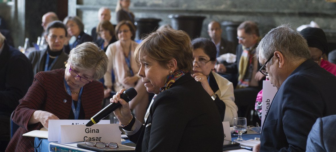 Gina Casar, conseillère principale au Programme alimentaire mondial des Nations Unies (PAM), ouvre la retraite du Secrétaire général à Turin au Palazzo Reale. 