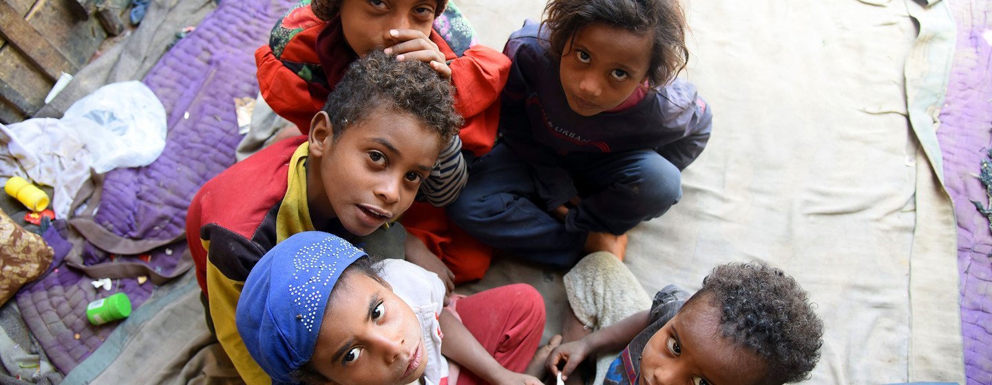 Milhares de crianças iemenitas sofrem de desnutrição aguda grave.