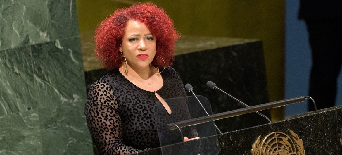 Nikole Hannah-Jones, reportera de "The New York Times Magazine", ganadora del Premio Pulitzer y fundadora del Proyecto 1619, interviene en la reunión conmemorativa de la Asamblea General de las Naciones Unidas para celebrar el Día Internacional de Recuerd