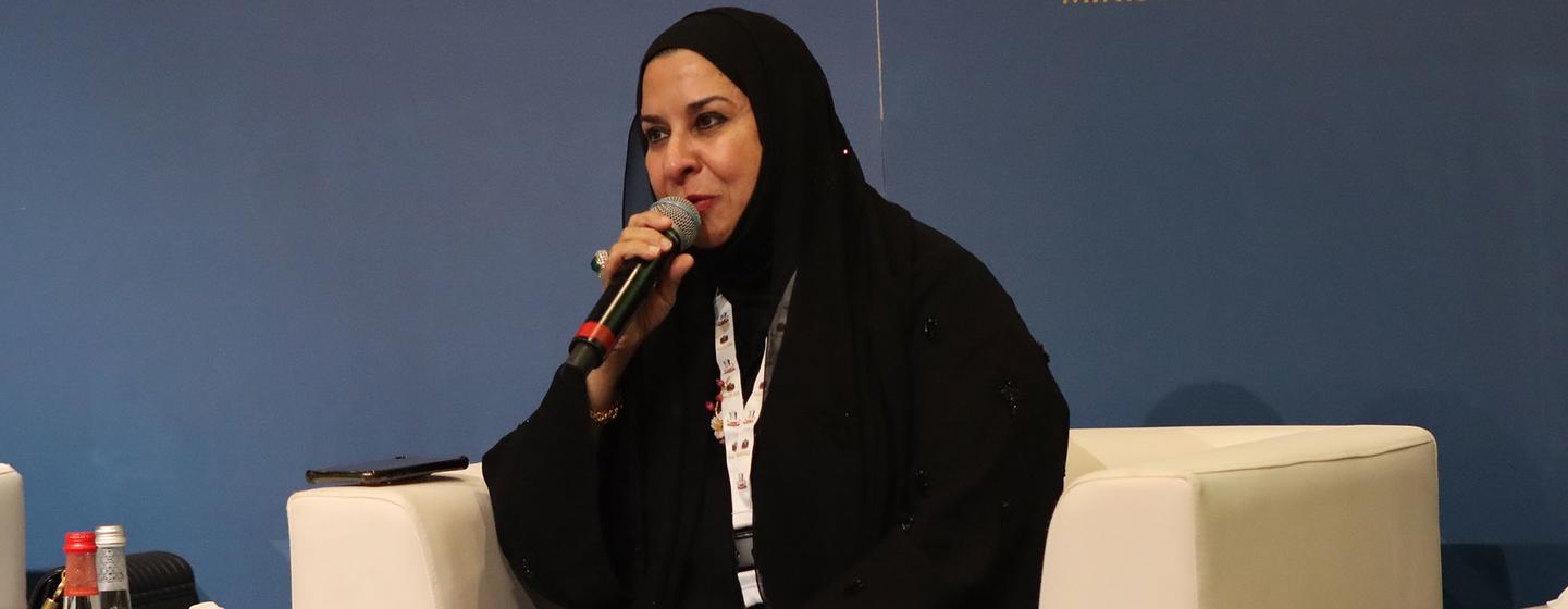 فريدة العوضي، رئيسة مجلس سيدات الأعمال الإماراتيات، تتحدث في حلقة نقاش حول النهوض بريادة الأعمال النسائية في المنتدى العالمي لرواد الأعمال في دبي.