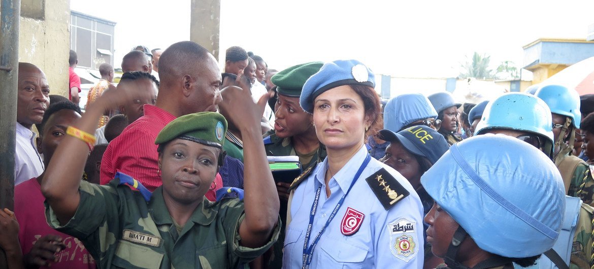ضابطة حفظ السلام التونسية سونيا المالكي  التحقت ببعثة مونوسكو في أكتوبر 2015 وهي تعمل حاليا قائدة فصيل بشرطة الأمم المتحدة في كانانغا بجمهورية الكونغو الديمقراطية