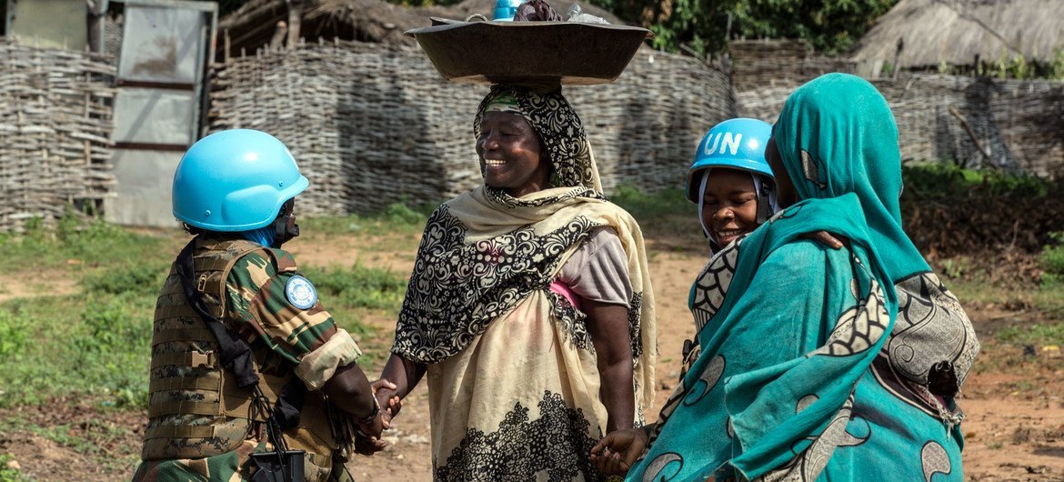 अनेक देशों में बड़ी संख्या में महिलाएँ संयुक्त राष्ट्र के शान्ति मिशनों में लोगों की ज़िन्दगियों में अहम बदलाव लाने में अहम भूमिका निभा रही हैं.