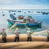 صيادون محليون يسحبون أسماك السردين على ساحل نوي تشوا في فيتنام.