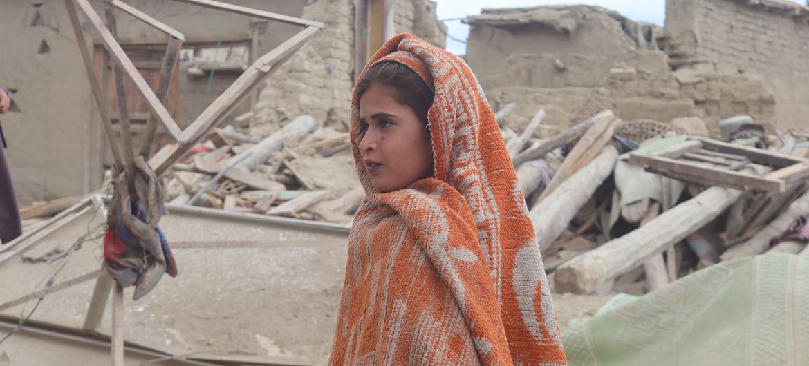 عائشة البالغة من العمر سبع سنوات هي الناجية الوحيدة من عائلتها بعد الزلزال المدمر الذي ضرب المنطقة الوسطى من أفغانستان ودمر منزلها.