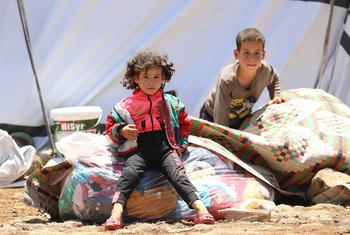 Дети, живущие в лагере для перемещенных лиц на юго-западе Сирии.