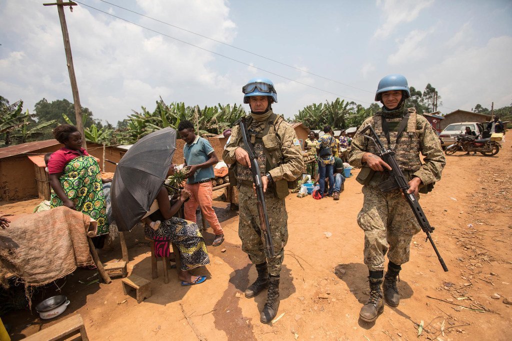 Des Casques bleus uruguayens patrouillent dans le cadre de la réponse à l'épidémie d'Ebola dans la province du Nord-Kivu, dans l'est de la République démocratique du Congo, en août 2019.