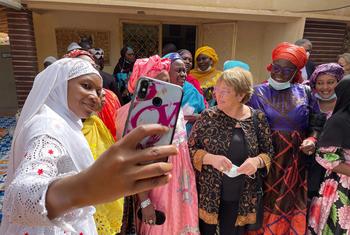 Верховный комиссар ООН по правам человека Мишель Бачелет во время посещения Нигера.
