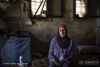 اللاجئة السورية أسماء، من حمص. تعيش في حي باب التبانة في طرابلس، شمال لبنان. يواجه لبنان تحديات اقتصادية جمة.