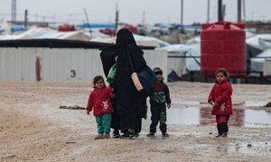 叙利亚东北部的霍尔营地有超过6万名流离失所者，其中大多数是妇女和儿童。那里的生活条件十分恶劣。