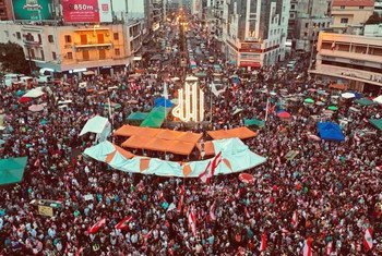 O Líbano está vivenciando protestos de rua, que começaram contra planos de cobrar impostos sobre ligações de Whatsapp. 