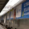 وصول أول قطار للتضامن مع اللاجئين إلى محطة دي ليون في العاصمة الفرنسية باريس