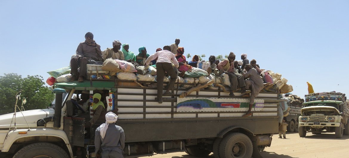 تجار في سوق الملم في ولاية جنوب دارفور. كان سوق الملم واحدا من أكبر الأسواق الأسبوعية في دارفور قبل اندلاع الصراع عام 2003.