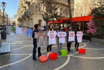 अज़रबैजान में युवा कार्यकर्ता लैंगिक रूढ़ीवादिता के विरुद्ध अपनी आवाज़ बुलन्द कर रही हैं. 