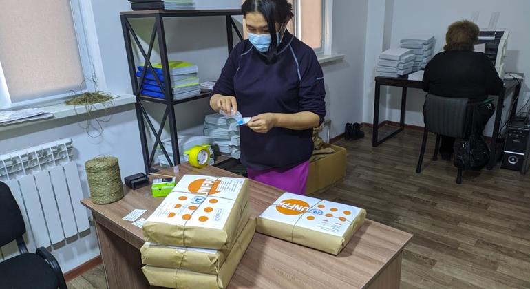 Un folleto sobre salud reproductiva fue publicado en braille y distribuido en bibliotecas y escuelas para discapacitados visuales de Kazajstán
