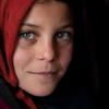 فتاة صغيرة في مساحة آمنة للأطفال النازحين داخليا في هيرات، أفغانستان.