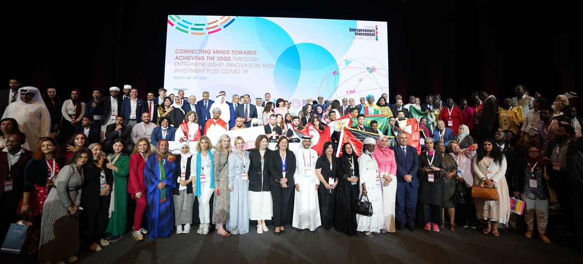 दुबई में सम्पन्न हुए ‘विश्व उद्यमी निवेश फ़ोरम’ (World Entrepreneurs Investment Forum/WEIF) में प्रतिभागियों की सामूहिक तस्वीर (30 मार्च 2022)