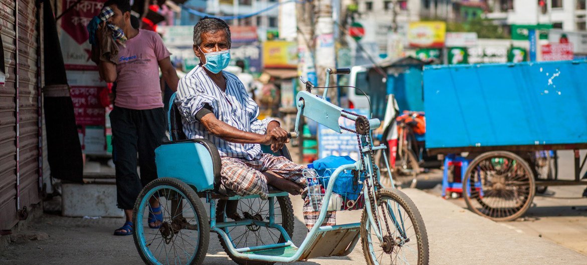 Vulnerable people in developing countries like Bangladesh are expected to be hit particularly hard by the COVID-19 pandemic. 