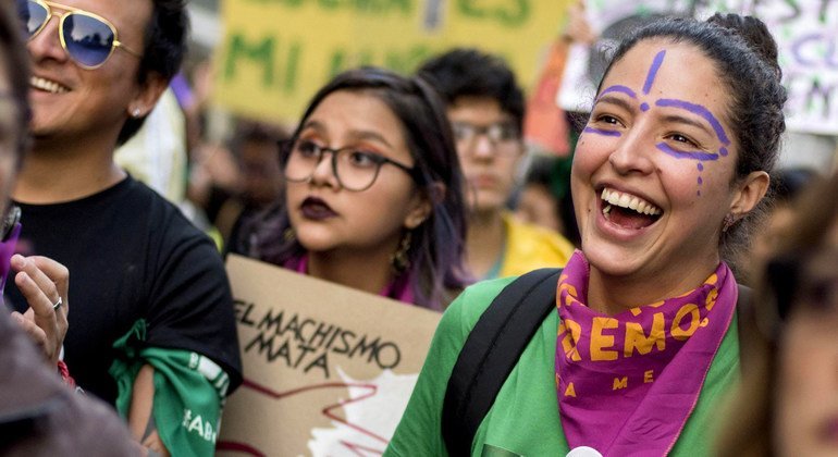 Manifestación en Ecuador a favor de los derechos de las mujeres