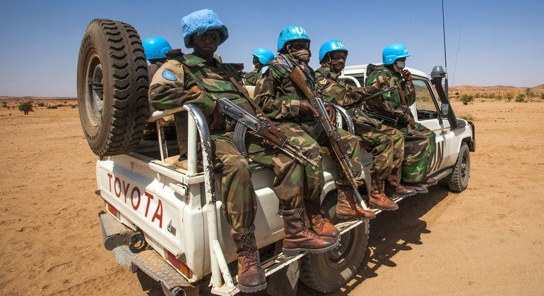 Tropas da Unamid patrulham Darfur 