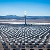 Dunas de media luna de energía solar en Nevada, California.
