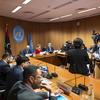 ستيفاني وليامز (وسط) المستشارة الخاصة للأمين العام بشأن ليبيا، عقيلة صالح (يسار) رئيس مجلس النواب وخالد مشري (يمين) رئيس المجلس الأعلى للدولة، في اجتماع حول المسار الدستوري الليبي بجنيف.
