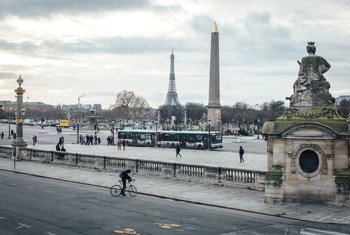 العاصمة الفرنسية باريس وهي تبدو فارغة تماما من السياح خلال جائحة COVID-19.