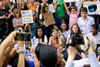 瑞典青年气候活动及格蕾塔·桑伯格在纽约与其他青年共同参与气候示威活动。